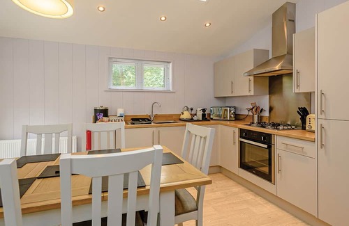 Woolverstone Cabina | 3 bedroom accommodation in Woolverstone, Ipswich