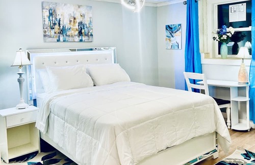 Maplewood Casa | Beautiful 6 bedroom house by Maplewood Mall