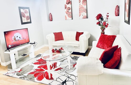 Maplewood Casa | Beautiful 6 bedroom house by Maplewood Mall