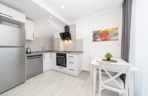 Eski Lara Apartamento | Central Flat with Terrace and View in Muratpasa