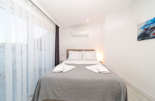Eski Lara Apartamento | Central Flat with Terrace and View in Muratpasa