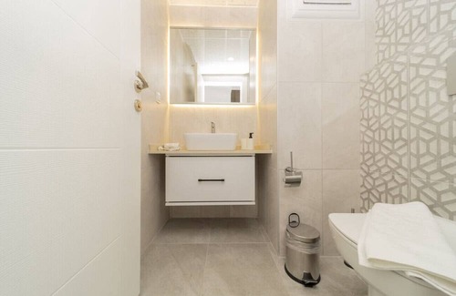 Eski Lara Apartamento | Central Flat with Terrace and View in Muratpasa