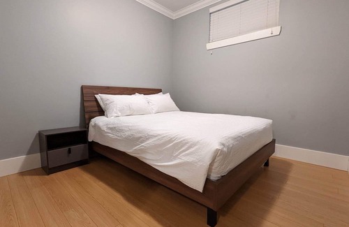 Marpole Casa | Cozy Home with New Furniture! Steps away from Downtown/UBC/Airport/Richmond