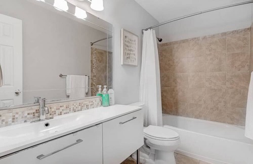 Cary Casa | Lovely townhome minutes to downtown Raleigh/Cary