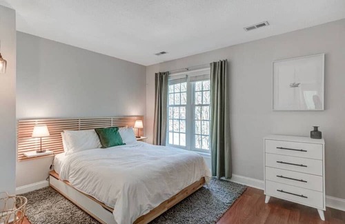 Cary Casa | Lovely townhome minutes to downtown Raleigh/Cary