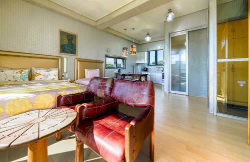 Namwon Apartamento | Orojeju : The attentive studio devoted to the basics with majestic ocean view