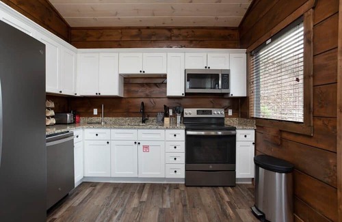 Pigeon Forge Cabina | Walk2DowntownPF/GasFirepit/Waterfront