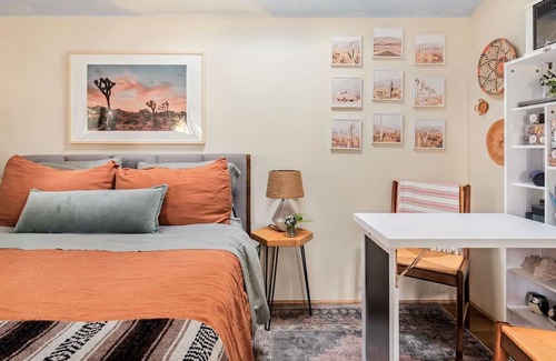 Santa Barbara Cabaña | Chic Cactus Cottage w/ Hot Tub & Bikes by Downtown
