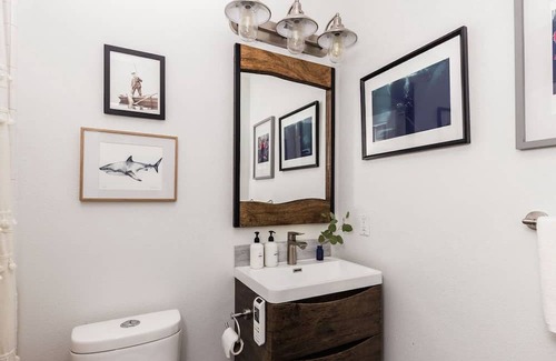Santa Barbara Cabaña | Chic Cactus Cottage w/ Hot Tub & Bikes by Downtown