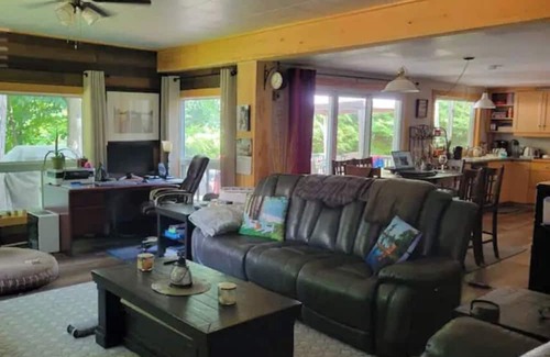 Kirkfield Cabina | Rustic Waterfront Cottage