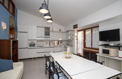 San Giorgio Casa | Holiday Home 'La Terrazza' with Sea View, Private Terrace and Air Conditioning