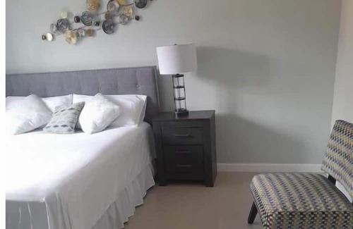 New Kingston Apartamento | Hamptons vacational home in new kingston.