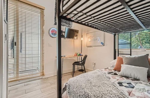 Barton Hills Casa | Pet Friendly Retreat with Lap Pool/Spa in the '04!