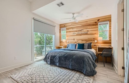 Barton Hills Casa | Pet Friendly Retreat with Lap Pool/Spa in the '04!