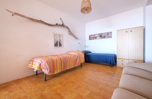 Canneto Apartamento | Apartment 'Oleandro' with Private Terrace and Wi-Fi