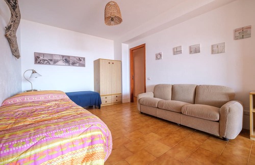 Canneto Apartamento | Apartment 'Oleandro' with Private Terrace and Wi-Fi