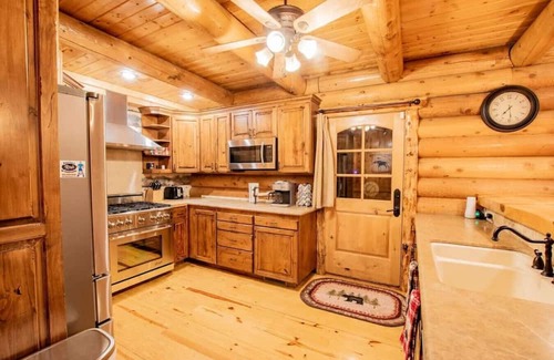 Highland Cabina | The Moose & Bear Cabin at Timpanogos