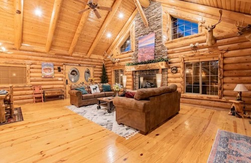Highland Cabina | The Moose & Bear Cabin at Timpanogos