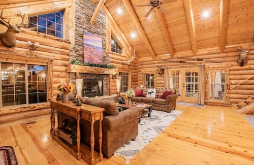 Highland Cabina | The Moose & Bear Cabin at Timpanogos