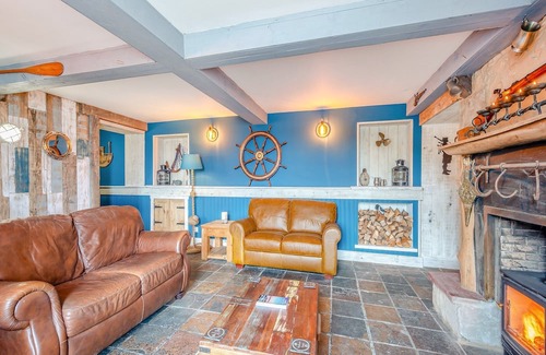 Dunure Cabaña | The Harbour Nook is a gorgeous ground floor, coastal apartment situated at the harbour’s edge with l