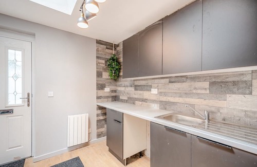 Dunure Cabaña | The Harbour Nook is a gorgeous ground floor, coastal apartment situated at the harbour’s edge with l