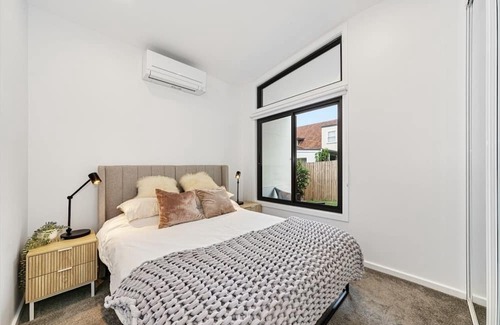Waverley Cabaña | Stunning brand NEW 1-bed designer cottage. Private garden & entry, whisper quiet