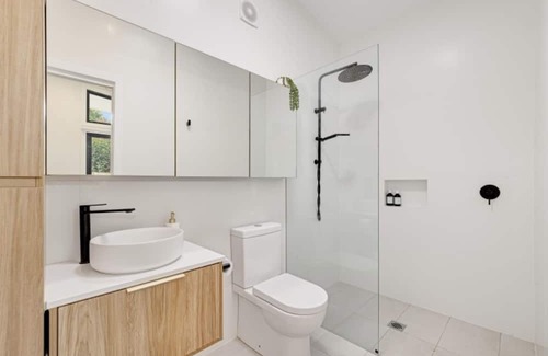 Waverley Cabaña | Stunning brand NEW 1-bed designer cottage. Private garden & entry, whisper quiet