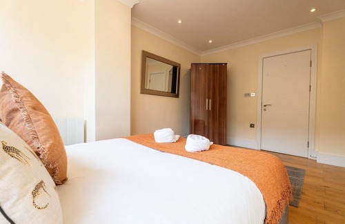 Redcliffe Apartamento | Vibrant Old City 2BR Apartment - Full Kitchen WiFi
