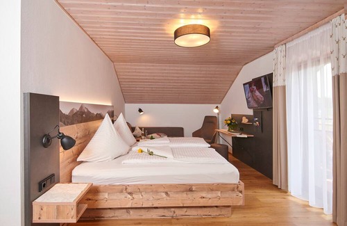 Eggstatt Apartamento | Double room comfort 20-24m² with south-facing balcony, seating area, shower/toilet