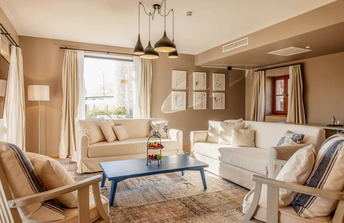 Bale Complejo | Villa Gambalera - Three Bedroom Resort, Sleeps 6