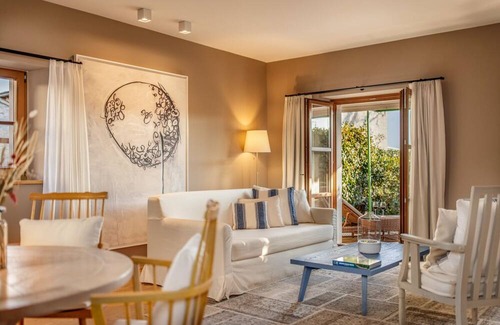 Bale Complejo | Villa Gambalera - Three Bedroom Resort, Sleeps 6