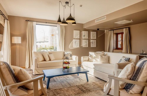 Bale Complejo | Villa Izbor - Two Bedroom Resort, Sleeps 4