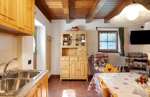 Rabbi Apartamento | "Chalet Berghof Ranuncolo" with Whirpool and Wi-Fi