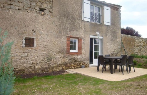 Saint-Priest-d'Andelot Cabaña | Gite Saint-Priest-d'Andelot, 1 bedroom, 2 persons