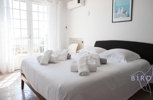 La Croix des Gardes Apartamento | APART VILLA ATYPICAL SEA VIEW AND SWIMMING POOL