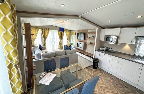 Great Houghton Cabina | 2 bedroom accommodation in Great Billing