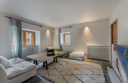 Praranger Chalet De Esquí | Chalet Mardinian - Four Bedroom Chalet, Sleeps 12