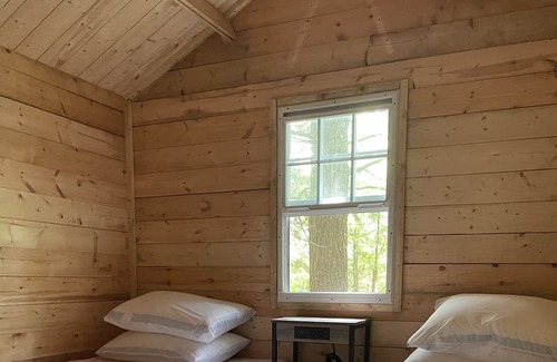 Hastings Highlands Cabina | Lake front cabin, with a seperate cabin with kitchenette and a bathroom.