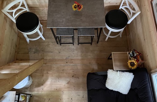 Hastings Highlands Cabina | Lake front cabin, with a seperate cabin with kitchenette and a bathroom.