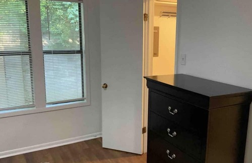 Alexandria Condominio | 1 Bed/1 Bath condo, W/D in unit, pets welcome!
