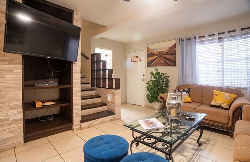 La Joya Casa | 3 BR Cozy Large Family Ocean VIEW house Comm Pool