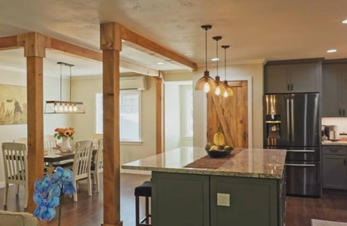 Cedar Ridge Casa | Spacious home in the Sierra foothills just minutes to downtown, hiking, skiing.