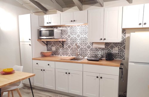 Amesti Cabaña | Cozy contemporary studio. Private and serene. 31-night minimum stay.