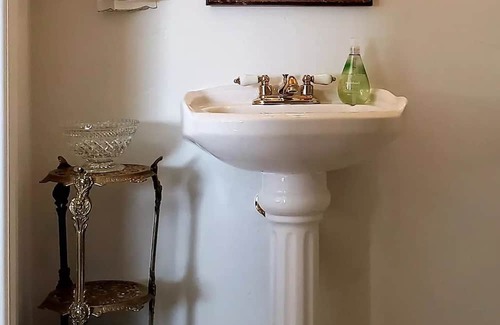 Winters Casa | Experience Historic Stunning Elegant Romantic Luxury Near Downtown Fine Dining
