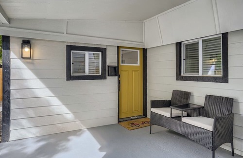 Kipling Casa | Updated Clean Retreat Next to Beautiful Creek and Trail
