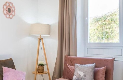 Cervantes Apartamento | Apartment in a restored mansion in Granada.