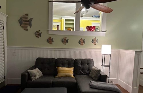 Pahoa Cabaña | Da Jungalow sleeps 4, 10 minutes from Pahoa town, Kalapana and Black Sand Beach!