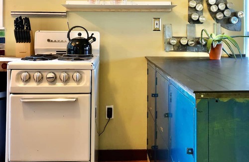 Columbia City Casa | Seattle Vacation Home: Charming and Eclectic 2 Bedroom Craftsman in the heart of Columbia City