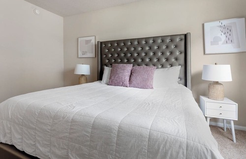 Collierville Apartamento | Modern Apartment in Prime Location (ID5170X6)