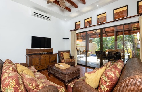 Tamarindo Casa | Secluded Luxury Retreat 100m from Beach w/ Private Pool & Courtyard!